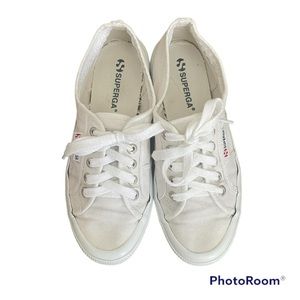 Classic white Superga low tops (size 7)